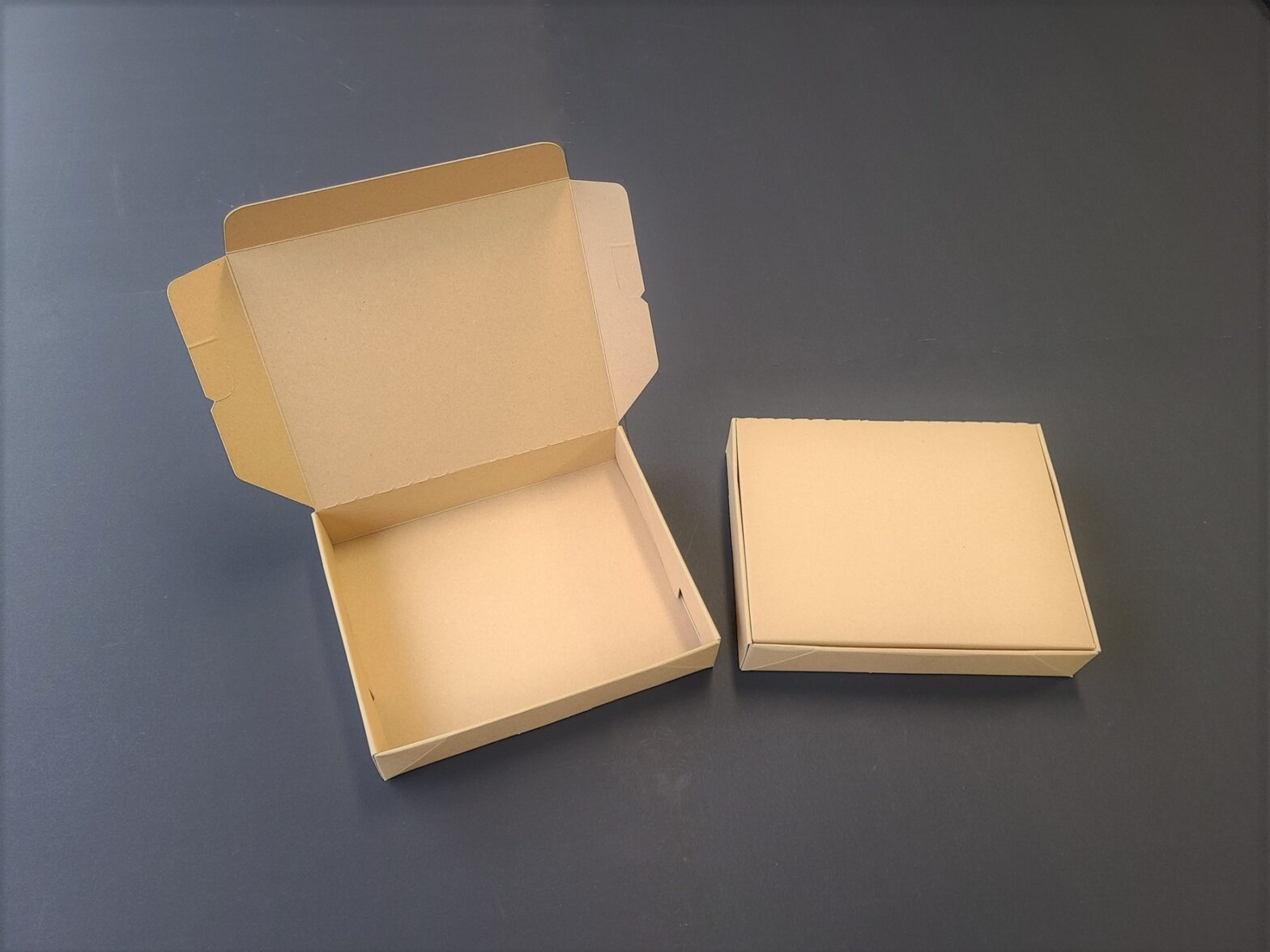 テープ止めの必要がない個装箱