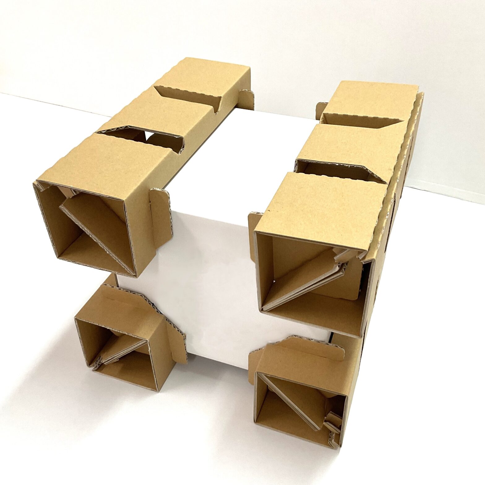 ダンボール製4コーナー緩衝材の使用イメージ　