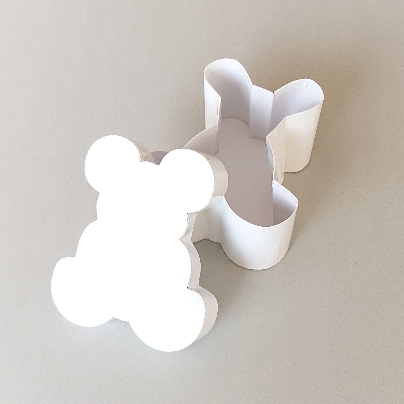 白いクマの貼り箱　ギフトボックス