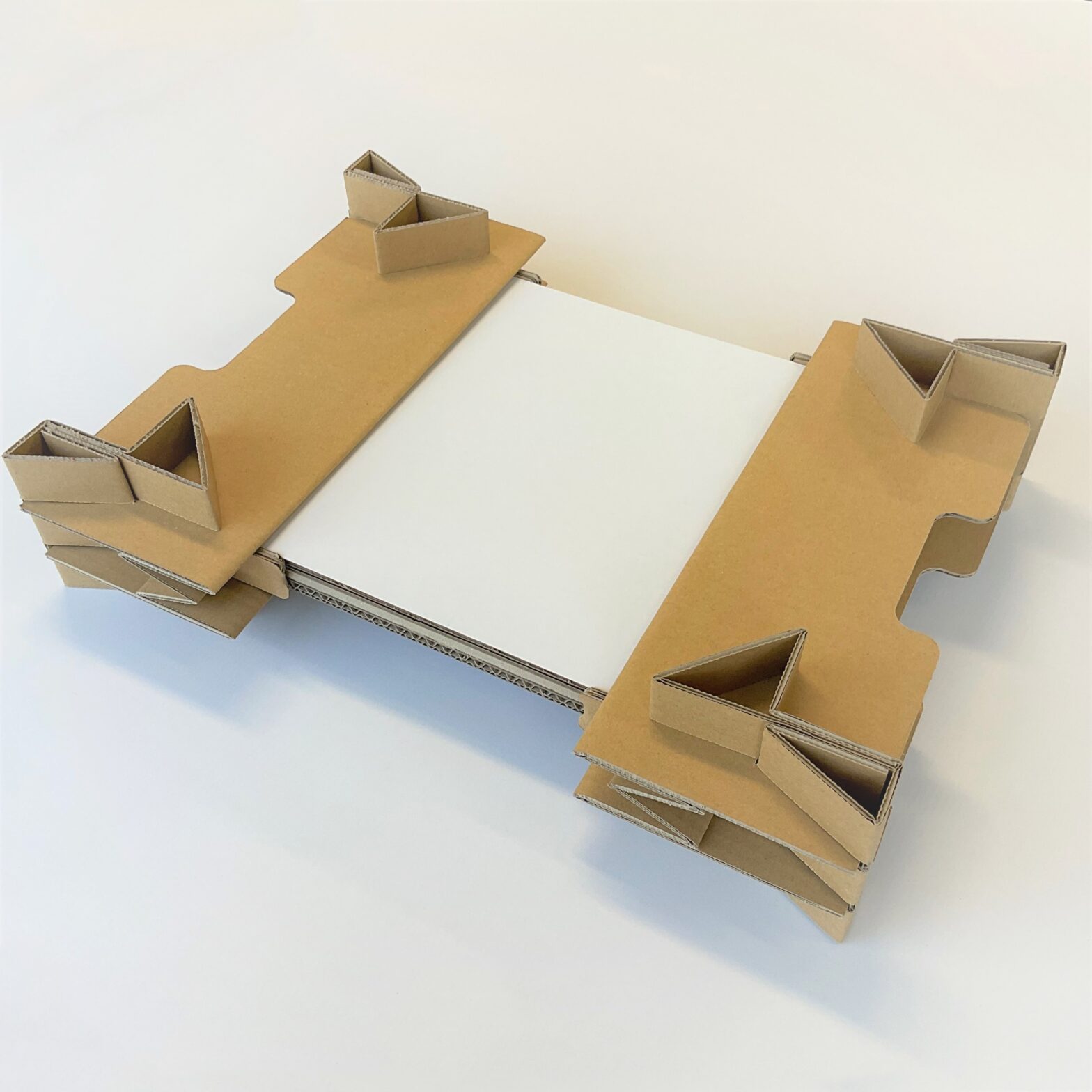 ダンボール製ノートパソコン用サイドパット式緩衝材