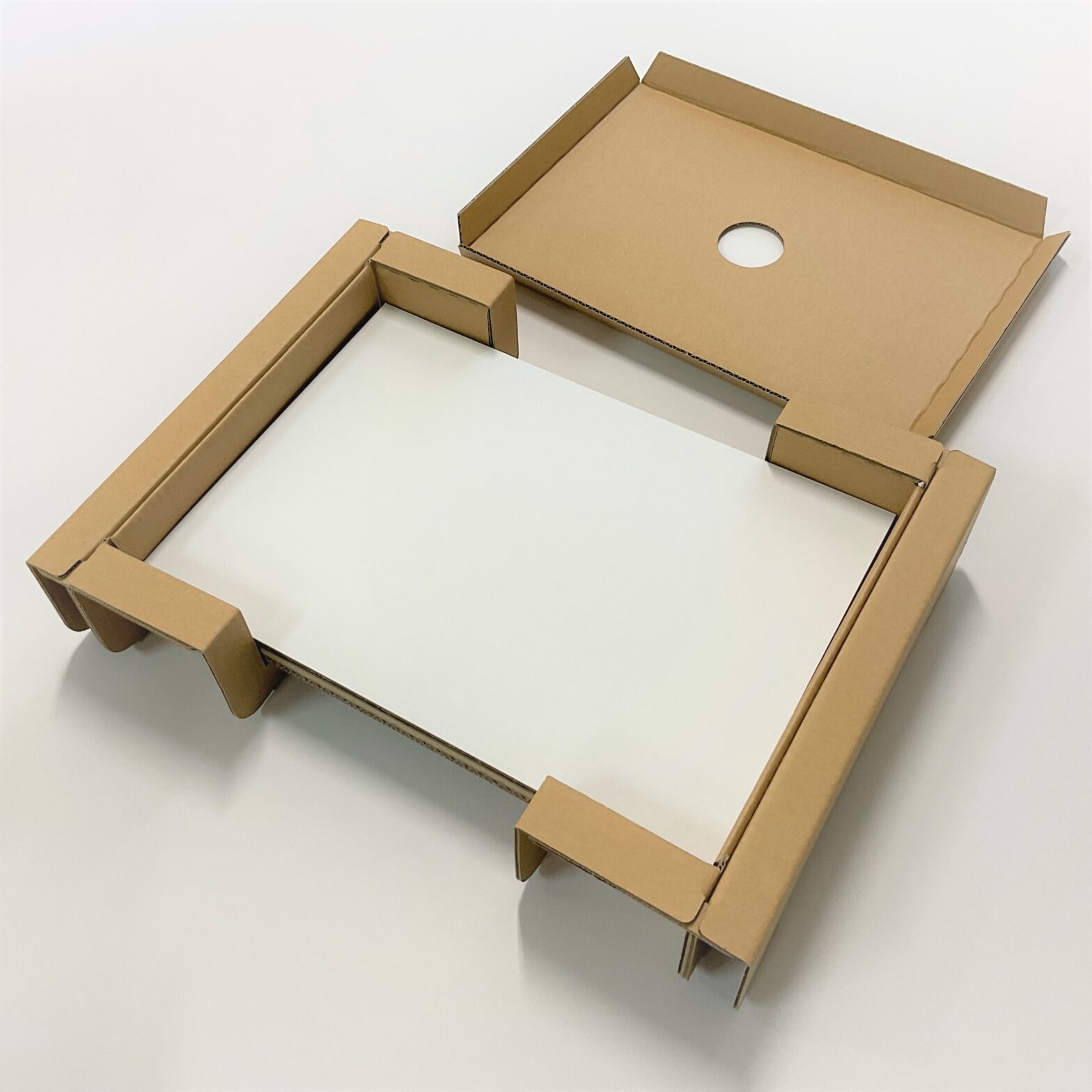 ダンボール製ノートパソコン用トレーパッド式緩衝材