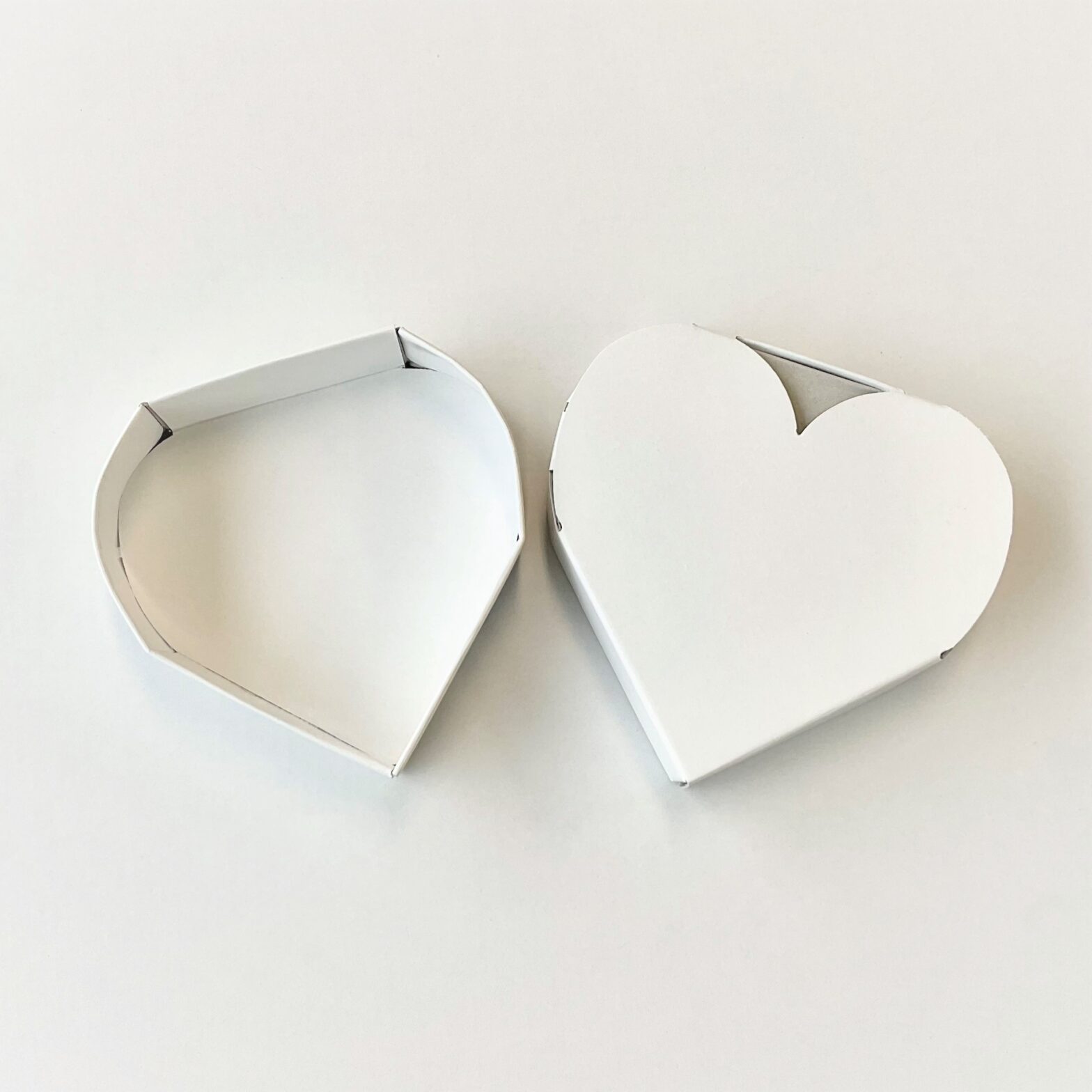 安価なハート組み立て箱　ギフトボックス