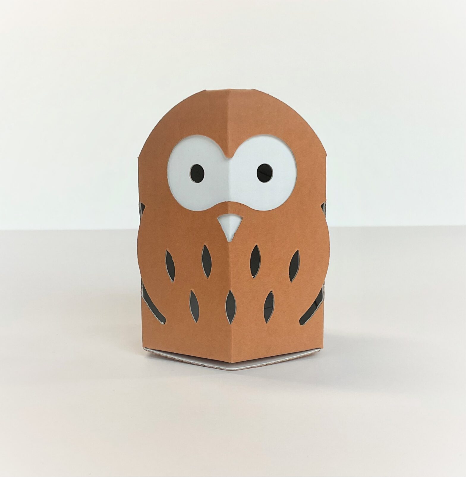 ギフトボックスやノベルティとして使えるフクロウ組み立て箱