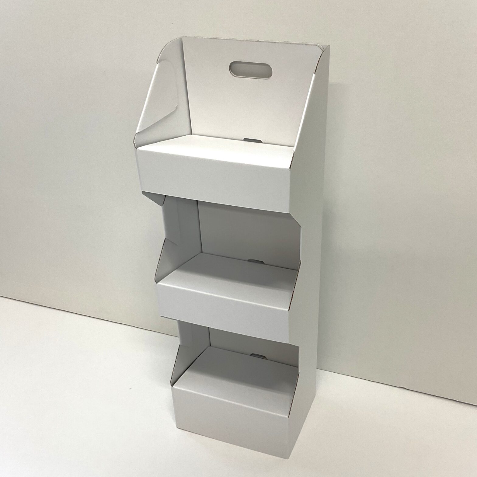 商品棚として使える段ボール製店舗什器