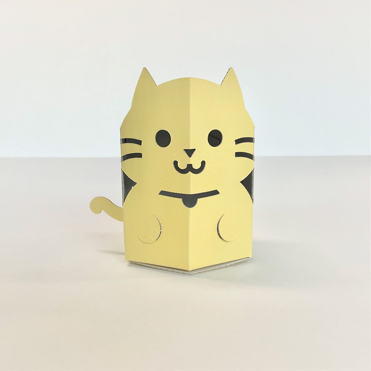 ネコ型の安価な組み立て箱